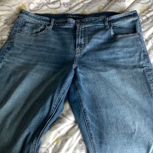 Great Condition AE Girlfriend Style Stretch Jeans 22S